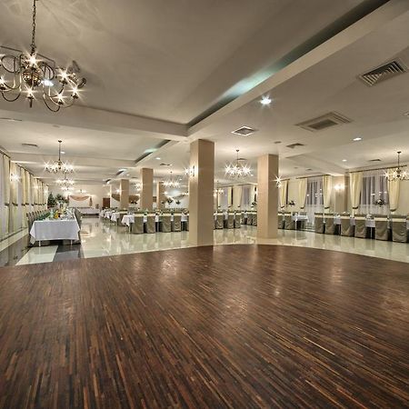 Hotel Stara Fabryka Malogoszcz Экстерьер фото