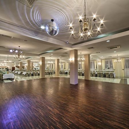 Hotel Stara Fabryka Malogoszcz Экстерьер фото