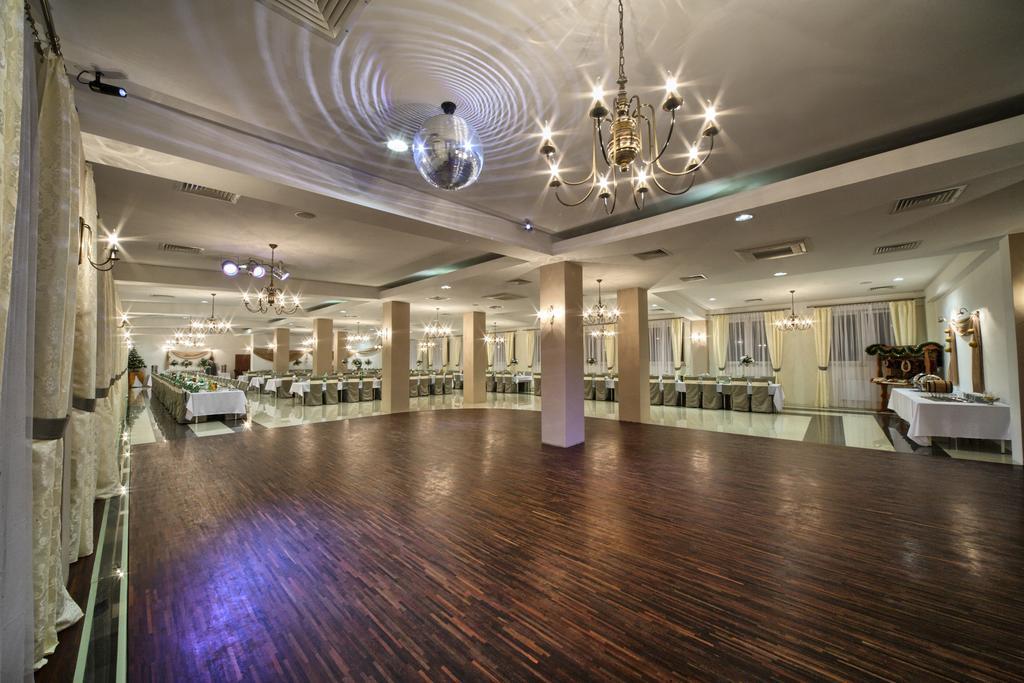 Hotel Stara Fabryka Malogoszcz Экстерьер фото